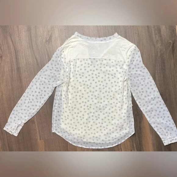 Ann Taylor Woman’s Corpcore Cream Long Sleeve V-Neck Chiffon Blouse Size Medium - Picture 6 of 9